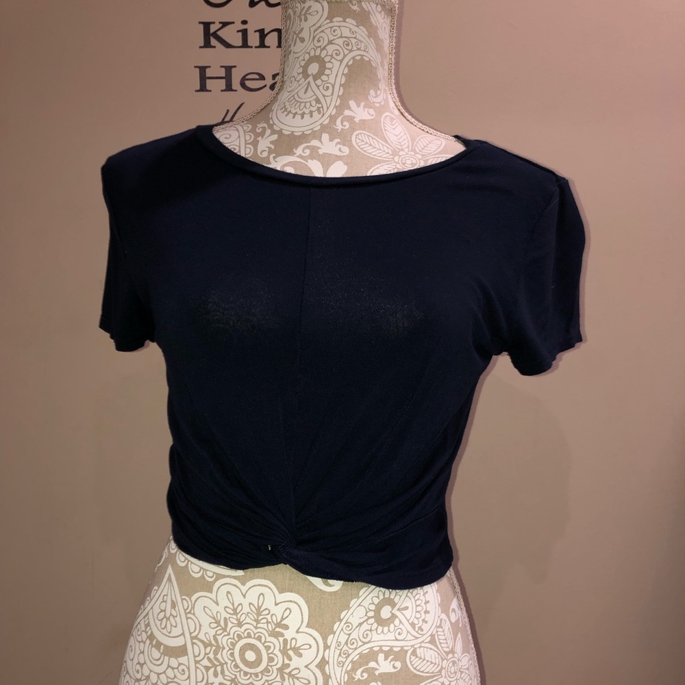 Twist knot crop